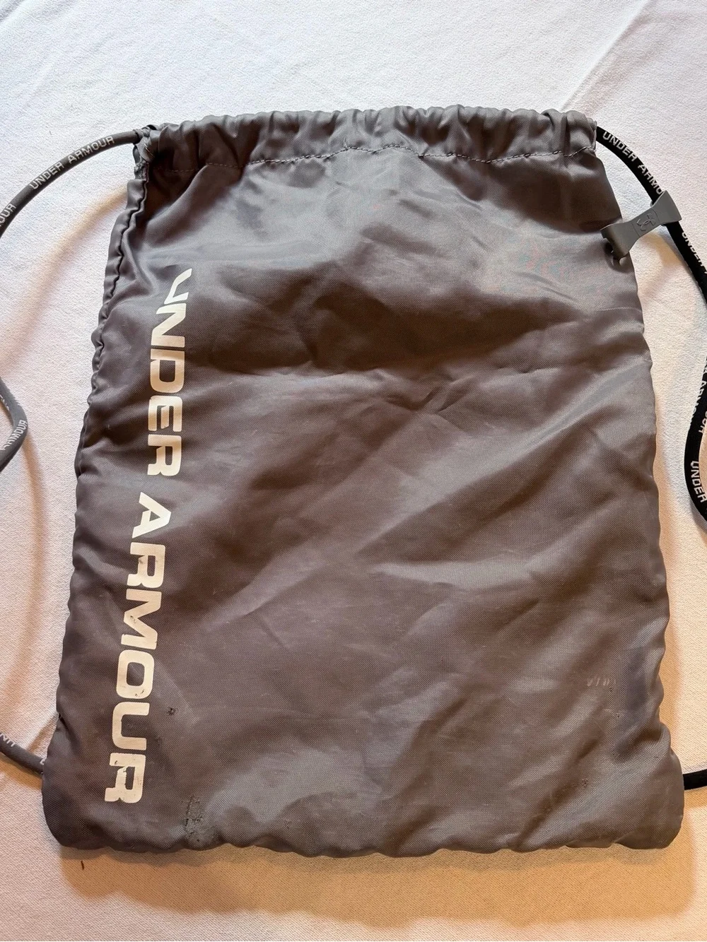 Under Armour Sackpack Drawstring Gym Bag 15L Zip Pocket Gray/Black Medium